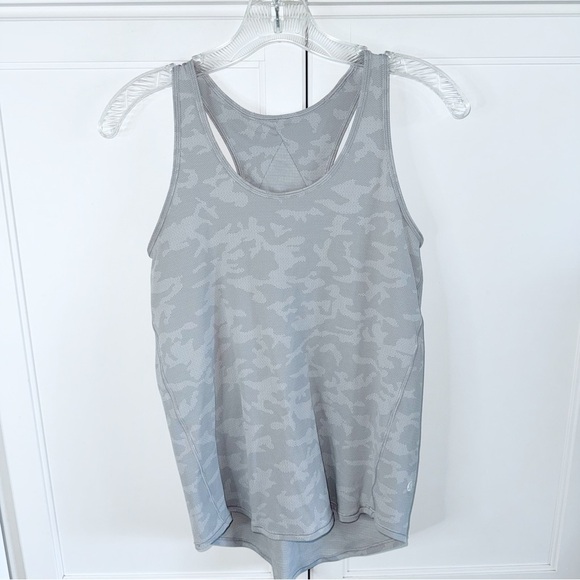 Lululemon Essential Tank Pleated 6/8
Incognito Camo Silver Drop Alpine White - Picture 4 of 11